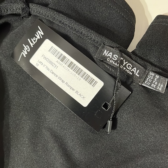 🆕Nasty Gal “Let’s V You Dance”Romper, Size 6 - Picture 6 of 7